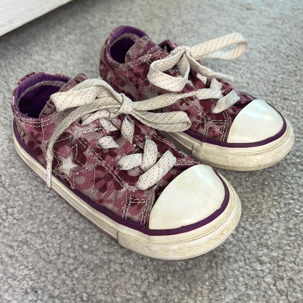 Converse One Star Purple Flower Tie Low Tops, Size 6